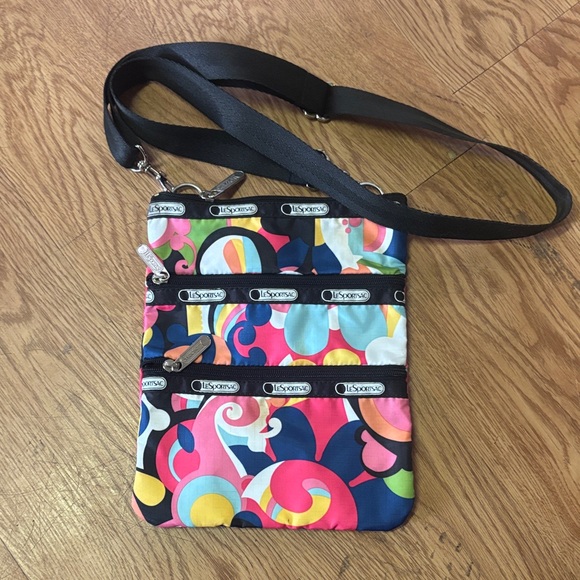 Lesportsac Handbags - Lesportsac Multicolor Abstract Crossbody Bag